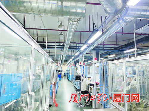 留厦过年,除了“真金白银”、丰富“文体套餐”,还有各项暖心举措,让员工过个温暖的大年。这是赛尔特生产车间。(赛尔特公司 供图)