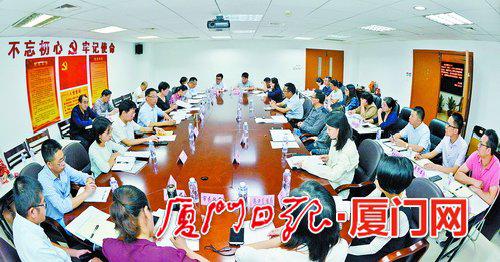 我市将进一步为企业减负,优化营商环境。图为全市降低企业成本减轻企业负担工作会议现场。