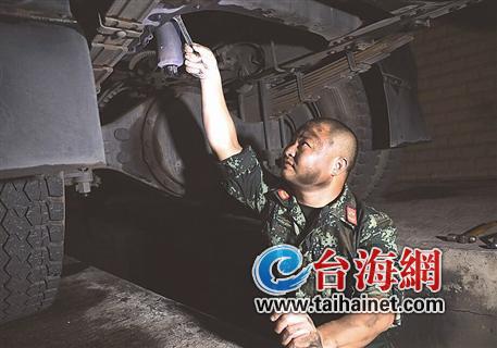 ▲机修能手李兵工作照