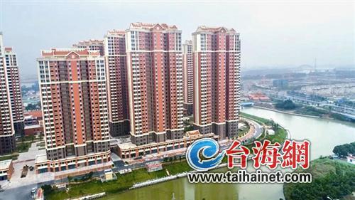 ▲18栋红白相间的安置住宅目前内外装已全部完工
