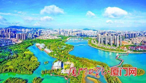 湖里区始终把招商引资作为“优先工程”,吹响新一年抓招商促发展、抓项目增后劲的“冲锋号”,奋力推进特区发祥地“二次创业”。图为“城市新客厅”五缘湾。(本报记者 黄嵘 摄)