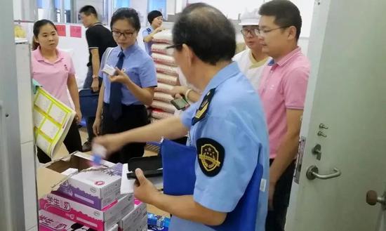未检干警联合市食药监局开展专项检查活动