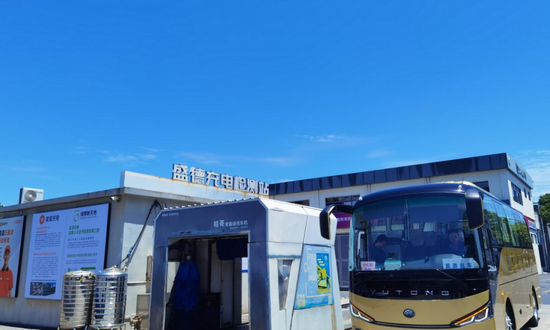 不只是充电站！湖里藏着一个司机们的“暖心小家园”