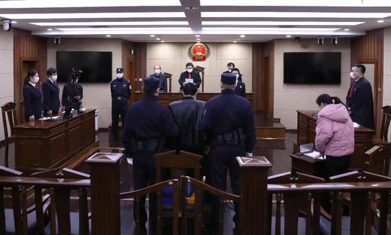 谢某被判处被有期徒刑8个月并处罚金18万元