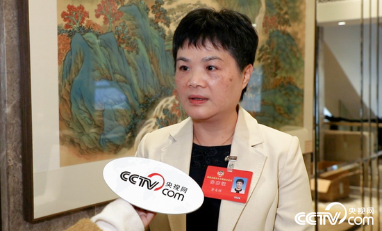 　福建省政协委员、台盟中央委员、福建卫生报社副总编辑黄美辉接受央视网记者的专访。