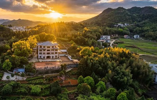 ▲已初具规模的永同惠康养山庄。陈尔航 摄