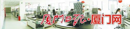 夏宁邵团队在实验室进行相关流感疫苗的研发。