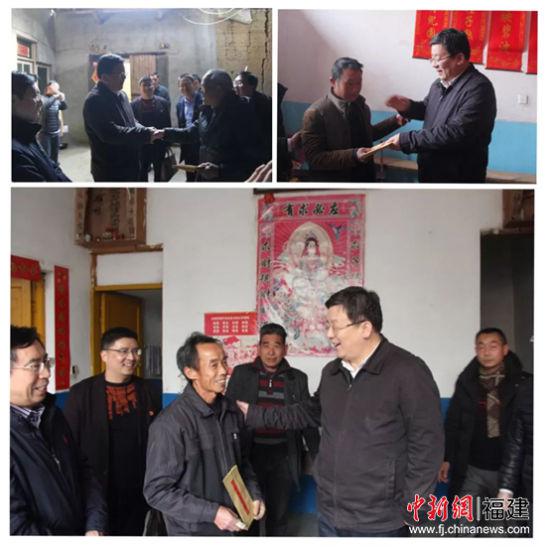黄莼慰问两村低保户和百岁老人,并送上慰问金。魏兴福摄