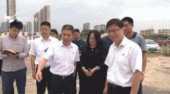 在征迁一线开展工作。