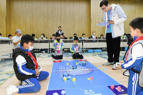 漳州开发区中小学创客大赛暨人工智能与机器人挑战赛成功举办