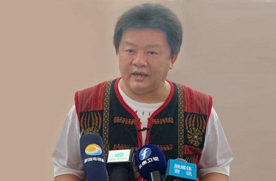 在闽台胞、巴格浪文化负责人 林玮杰接受媒体采访