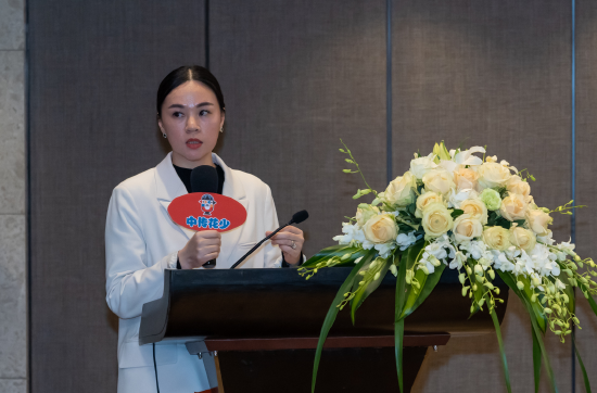 杨亚珠执行主任发表讲话