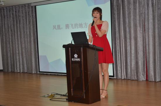 来自湖里街道党工委的宣讲员李晨洁