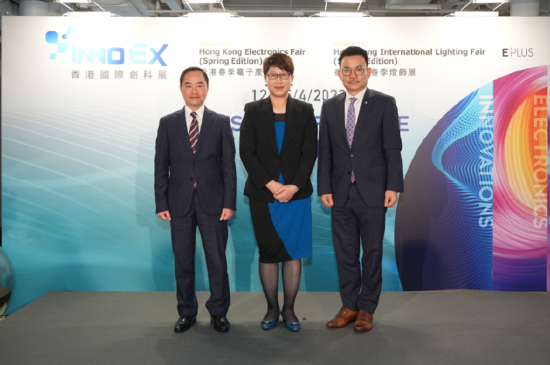 (左起:署理政府信息科技总监黄志光、香港贸发局副总裁张淑芬及香港贸发局电子及家电业咨询委员会主席庄子雄出席传媒发布会)