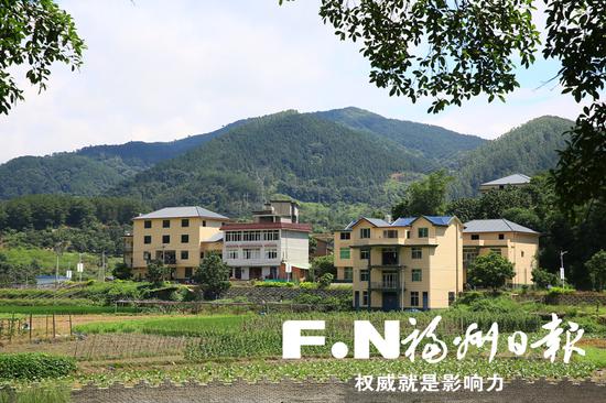 大目溪村的“裸房”,整治后变成“小洋房”。