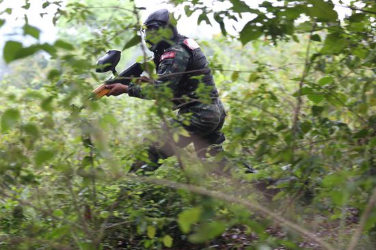 特战队员正在快速转移