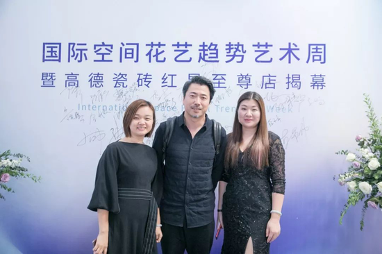 佐泽装饰工程有限公司代表陈弓(中)