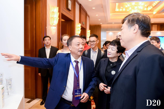 长富董事长_富诚达董事长图片(2)