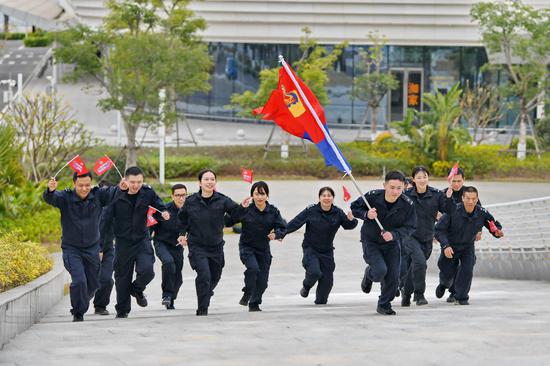 1月6日，厦门边检总站同益边检站在厦门五通客运码头举办悦跑活动。12摄影：许建勋