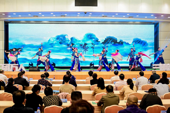 推介会现场节目表演