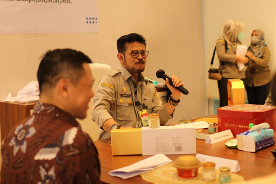 图:印度尼西亚农业部部长Syahrul Yasin Limpo发表讲话