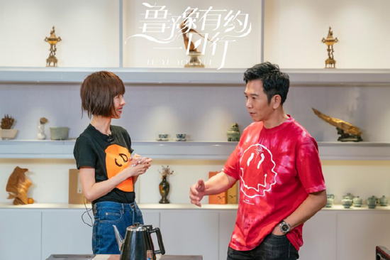 图:港星温兆伦做客由燕之屋独家冠名的东南卫视《鲁豫有约一日行》第十季