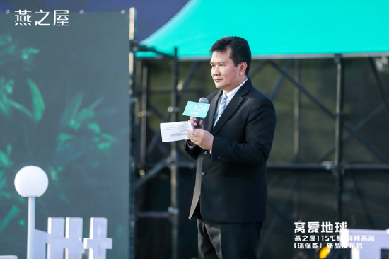 图:印度尼西亚共和国驻上海总领事馆总领事Deny Kurnia发表致辞
