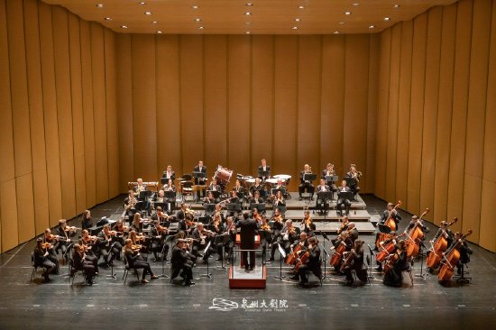 国际交响乐团震撼演绎，开启2024年首场交响之夜！