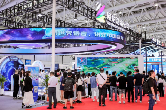 现场体验区,网龙展区人潮涌动