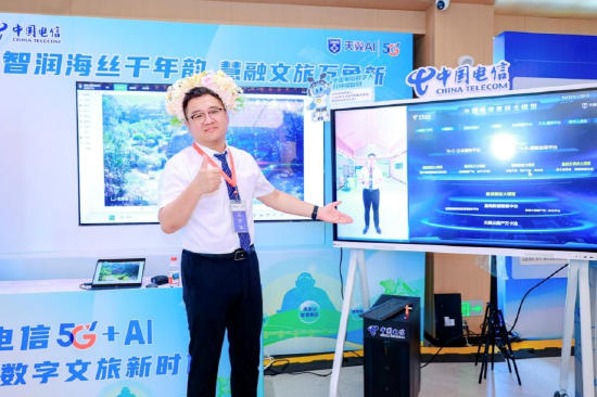 展出分钟级数字人复刻平台