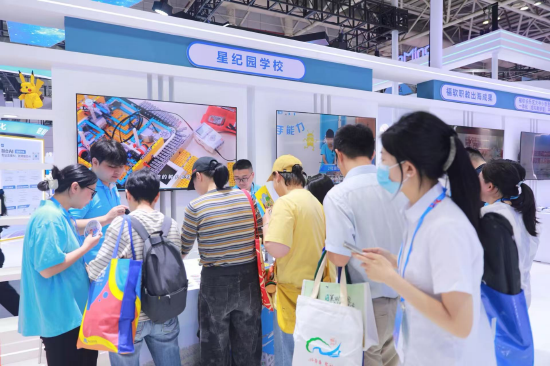 网龙数字教育成果展示区