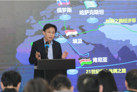 网龙首席执行官熊立博士向媒体介绍网龙教育业务全球布局
