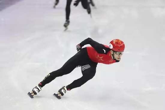 安踏发布北京2022年冬奥会中国体育代表团领奖装备