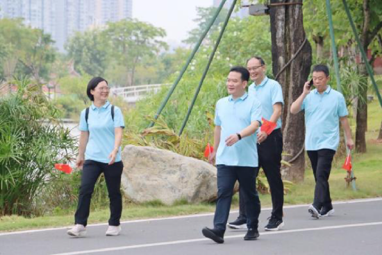 农行漳州芗城支行开展“喜迎二十大 健步新征程”健步走活动