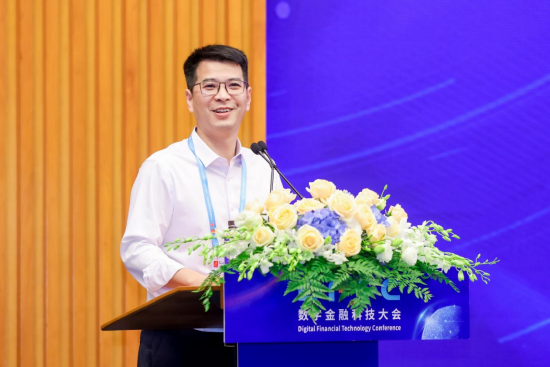 厦门市科技经济促进会会长、白鸽在线董事长涂锦波在现场发言