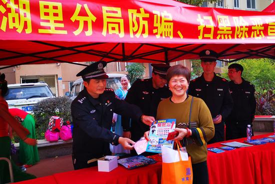 厦门市湖里区2020年1月6日在钟宅社区举办“三下乡”进社区惠民活动5