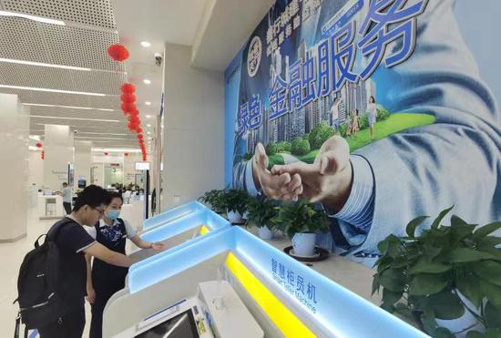 在福建三明,建行的绿色金融服务处处可见。