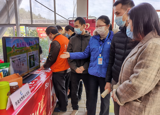 扶贫攻坚专区展示