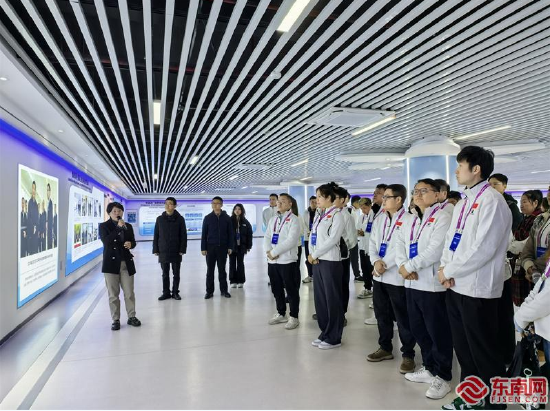 参观中关村科技园