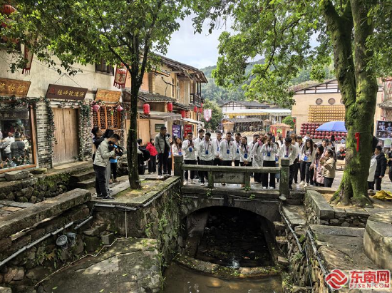 澳门青年代表走进洋中镇桂峰村