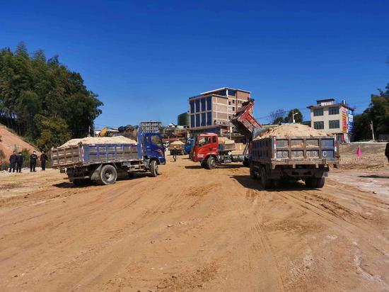 长坑乡镇区公路提升工程霞美标段施工现场
