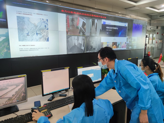 厦门电信员工进行紧急资源核查与网管数据配置