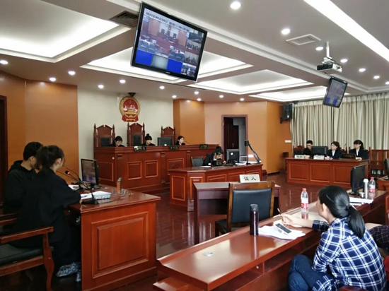 学校备有模拟法庭让专业学子实践