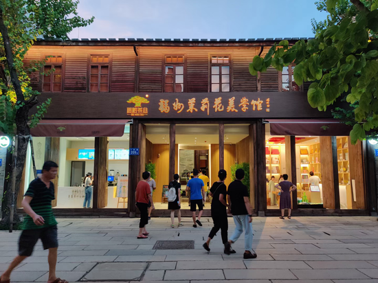 闽榕茶业打造的“福州茉莉花美学馆”成为上下杭景区热门打卡点