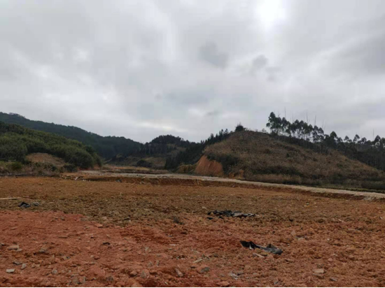 拆除干净并完成土地平整