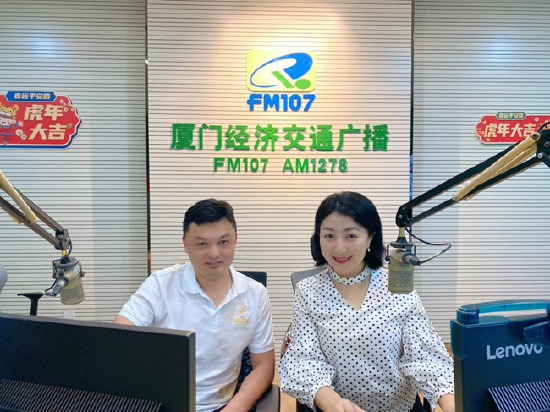 图:厦门燕之屋生物工程股份有限公司人力资源中心总监许忠华做客《爱的小屋》