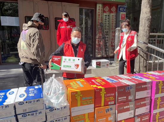 图：燕之屋银川市场为银川市景墨社区捐赠抗疫物资