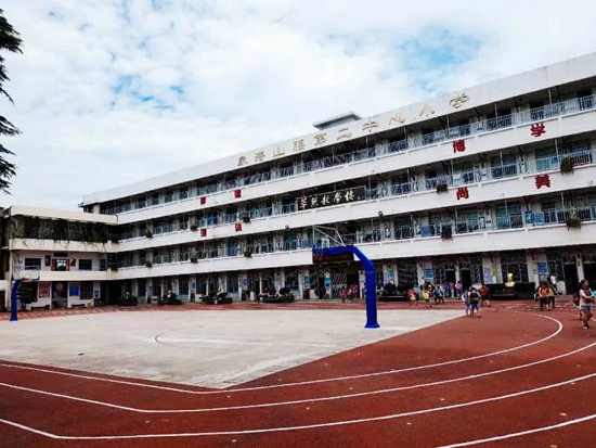 庄右铭先生捐建的泉港区山腰第二中心小学（原埭港小学）教学楼