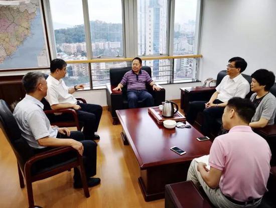 福建省检察院党组书记、检察长霍敏接受检察日报记者专访。