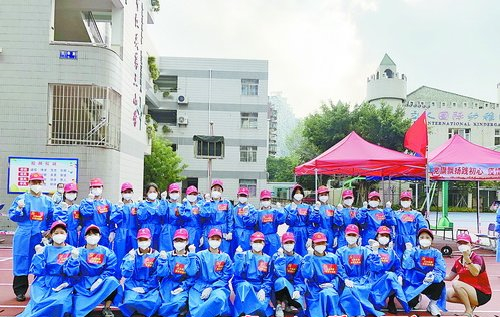 吕厝社区志愿者组建党员先锋队奔赴一线支援。(湖里区委宣传部 供图)